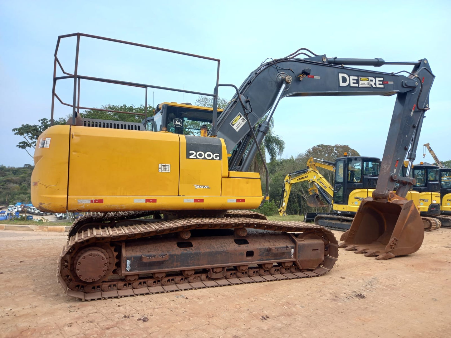 MANUAL DE OPERAÇÃO ESCAVADEIRA 200G JOHN DEERE